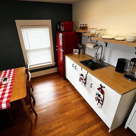 Fiesinger House - Private 3-Bd Unit In Historic Home, Downtown Сандъски Екстериор снимка
