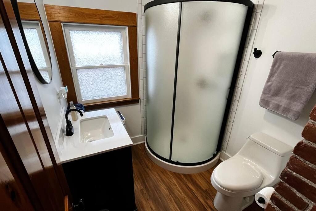 Fiesinger House - Private 3-Bd Unit In Historic Home, Downtown Сандъски Екстериор снимка